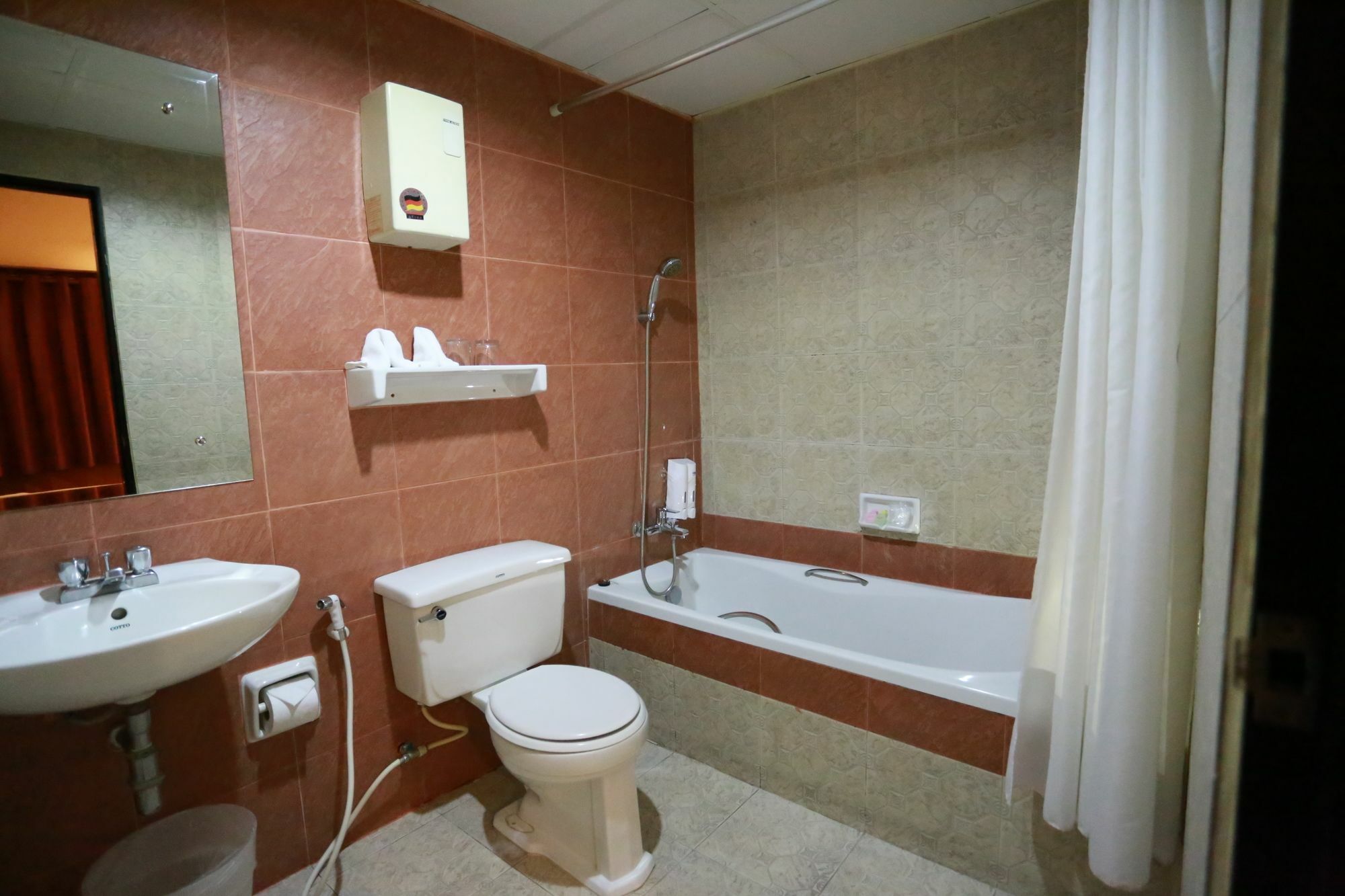 Travel Lodge Surawong (Adults Only) Bangkok Exterior foto